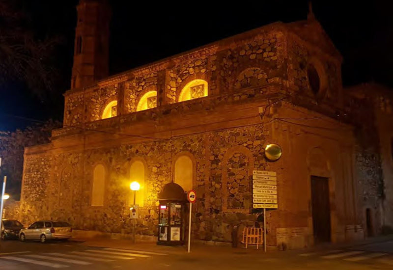 Température de couleur chaude - vieux bâtiment historique, église